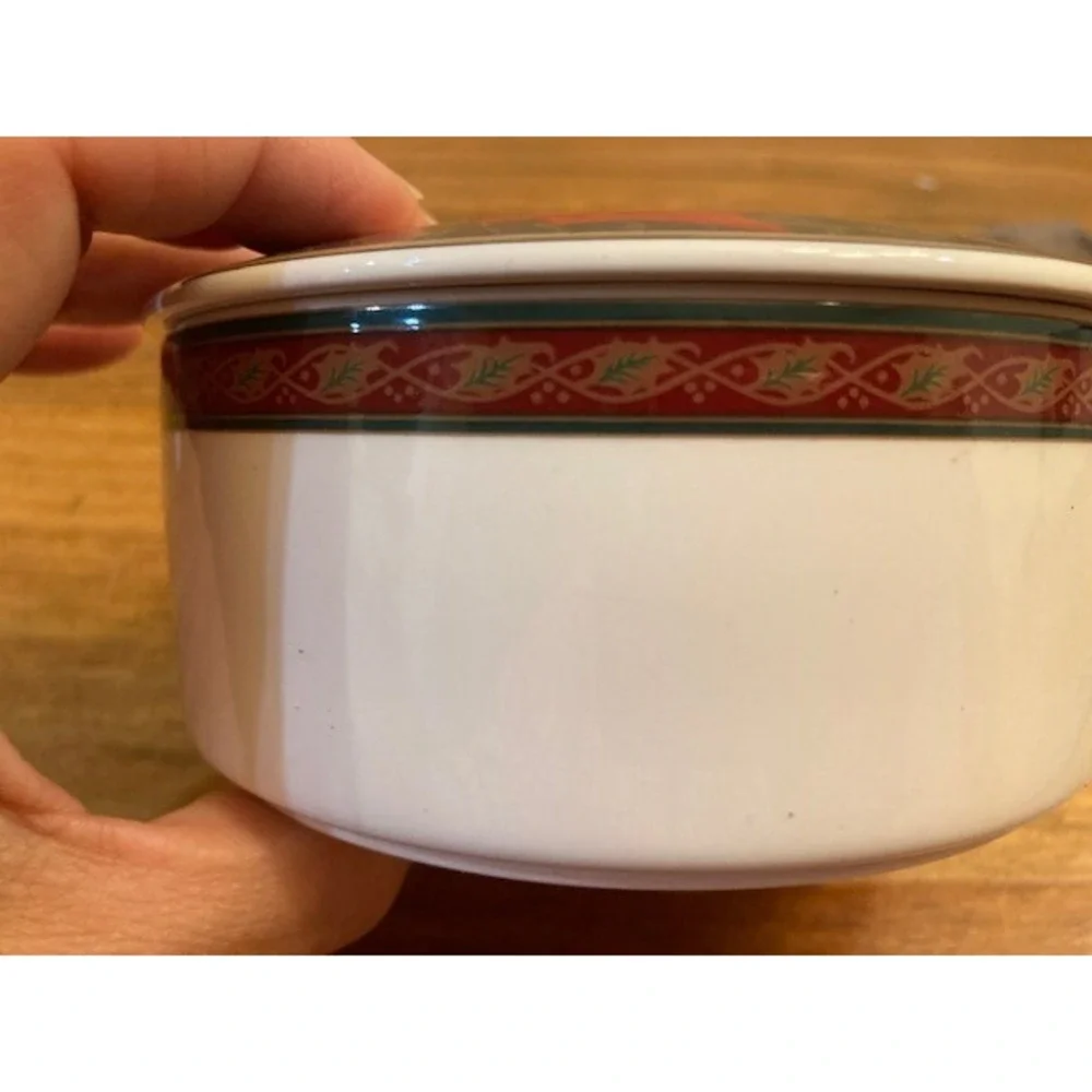 VINTAGE Mikasa Maxima Holiday Fleur Poinsettia Round‎ Trinket Box With Lid